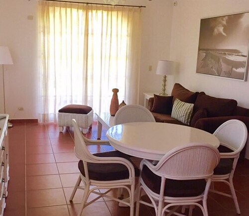 Apartment, 2 Bedrooms - Living Room