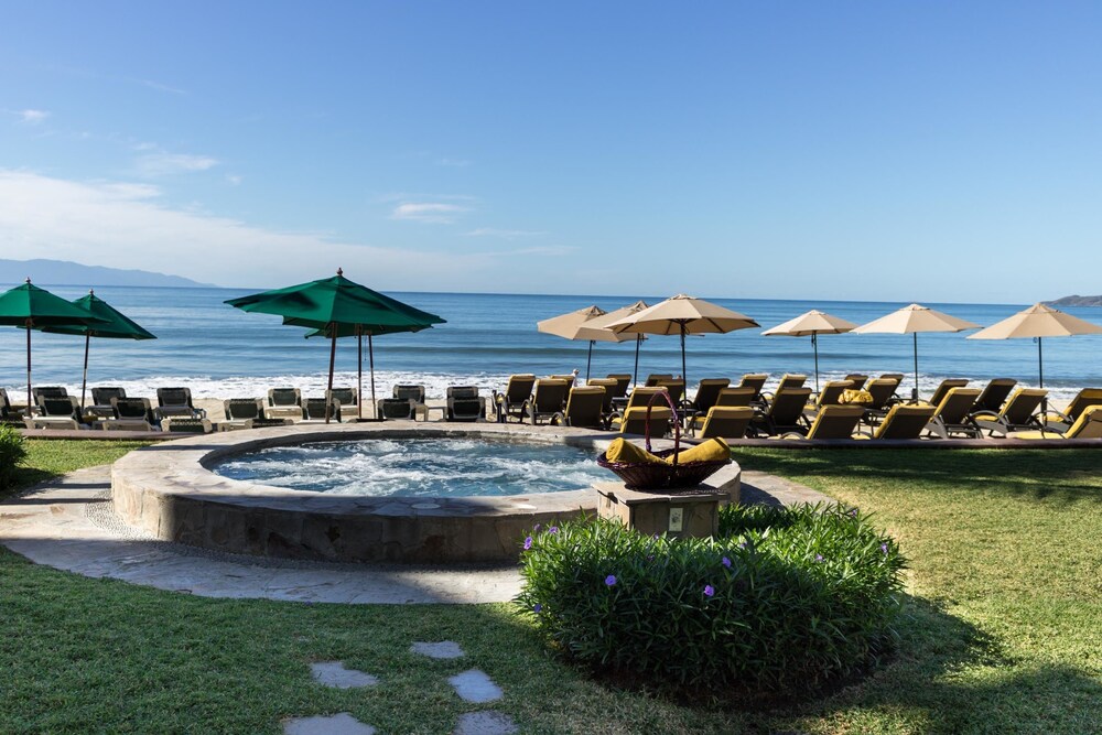 Outdoor spa tub, Villa La Estancia Beach Resort & Spa Riviera Nayarit