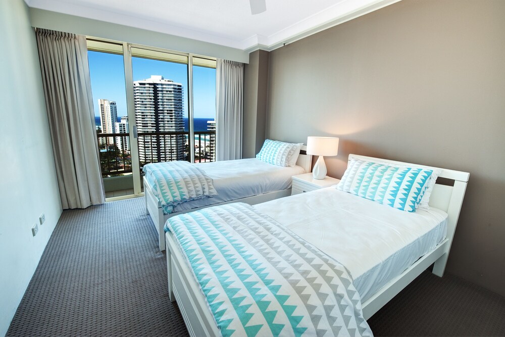 2 Bedroom Executive Plus Apartment - Guestroom