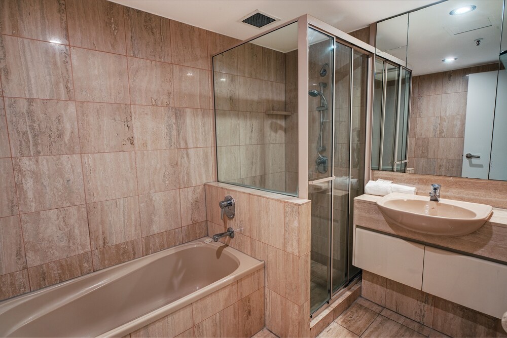 Three Bedroom Executive Apartment - Bathroom