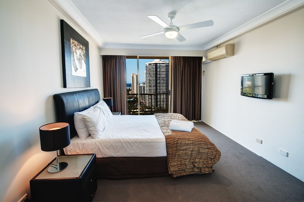 2 Bedroom Executive Plus Apartment - Guestroom