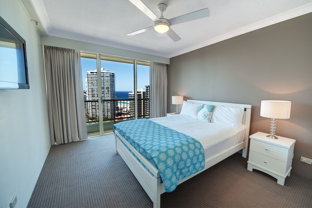 2 Bedroom Executive Plus Apartment - Guestroom