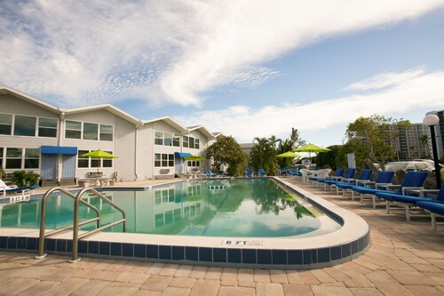 Dolphin Inn Resort