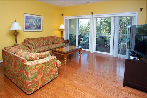 Condo, 3 Bedrooms (2 Queen bed 2 singles and 1 sofa bed) - Living Room