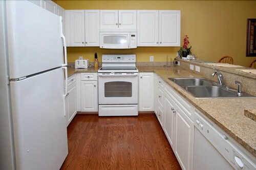 Condo, 3 Bedrooms (2 Queen bed 2 singles and 1 sofa bed) - In-Room Kitchen