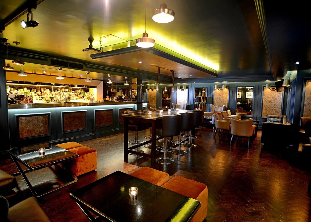 Hotel Bar