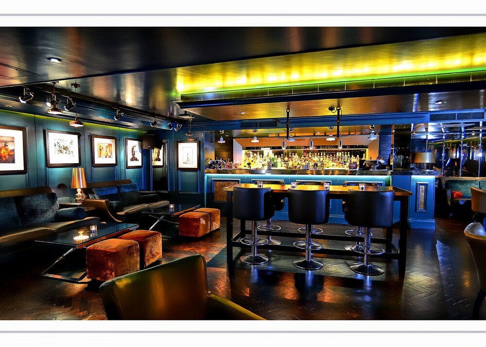 Hotel Bar
