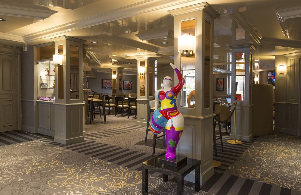 Hotel Bar