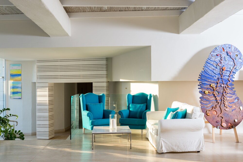 Hotel Lounge