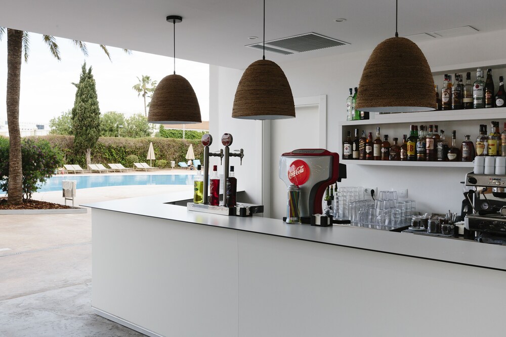 Poolside Bar