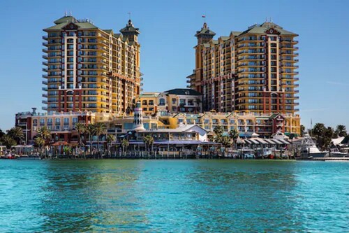 Emerald Grande Condominiums at HarborWalk Village