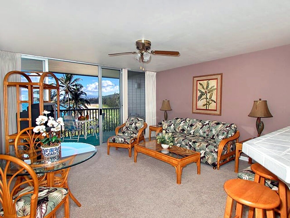 Standard Room, 1 Bedroom, Oceanfront - Living Room