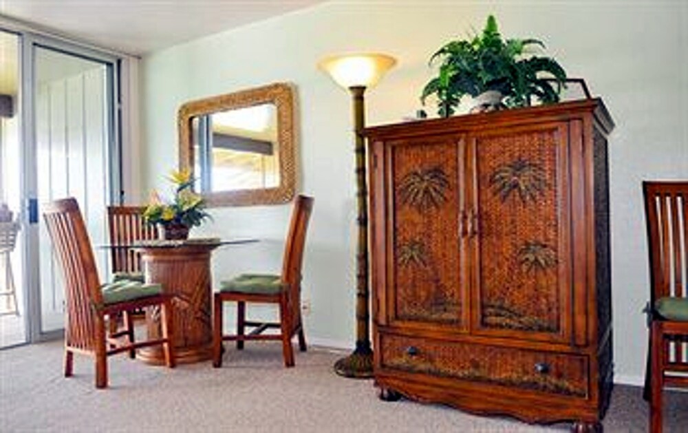 Standard Room, 1 Bedroom, Oceanfront - In-Room Dining