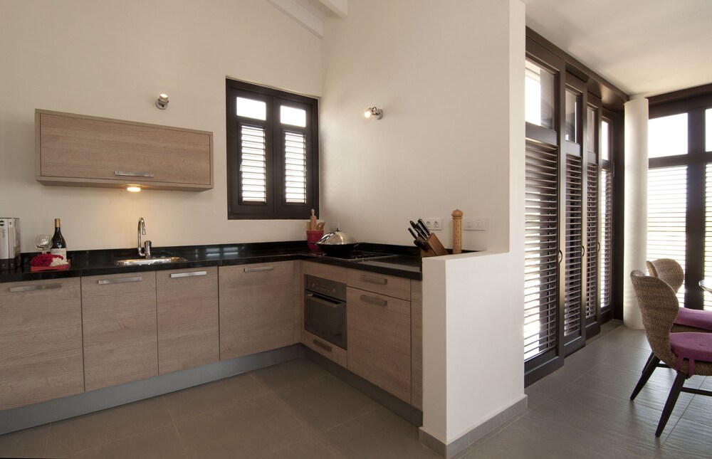 Cocina básica en la habitación