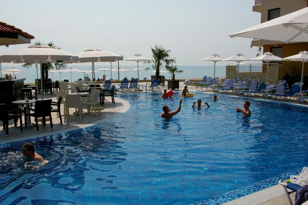 Poolside Bar
