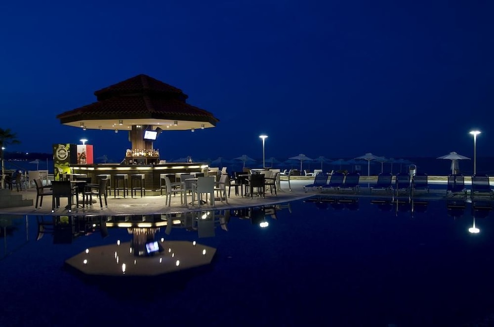 Poolside Bar