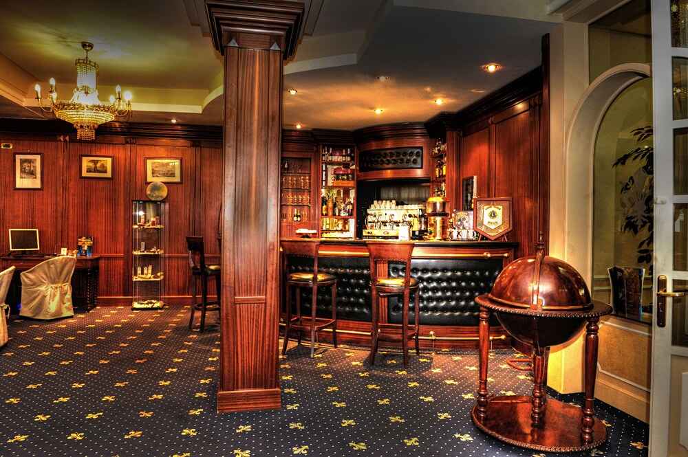 Hotel Bar