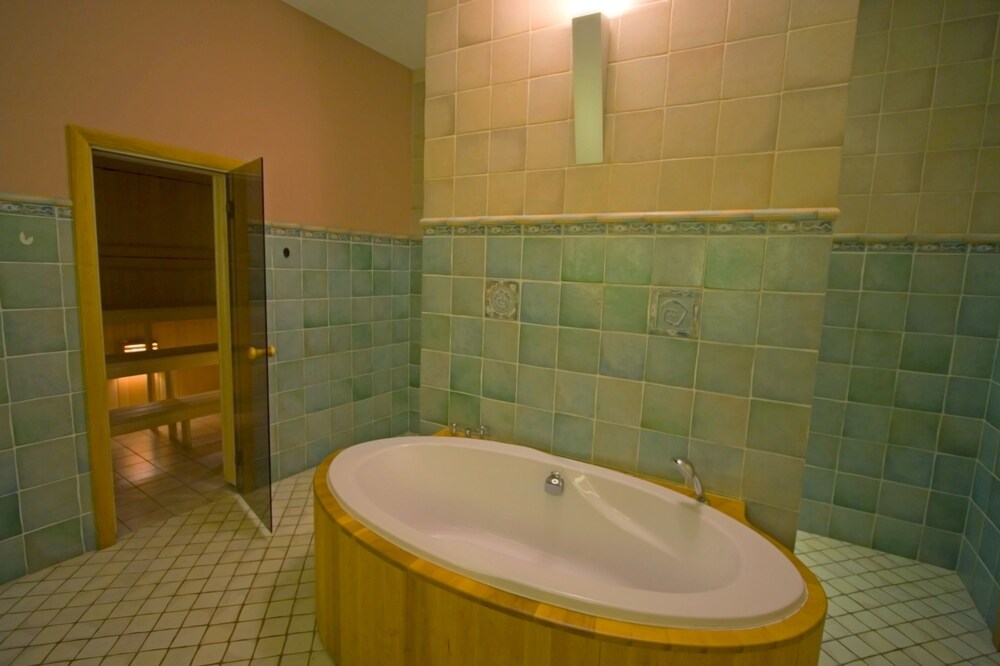 Junior Suite - Bathroom