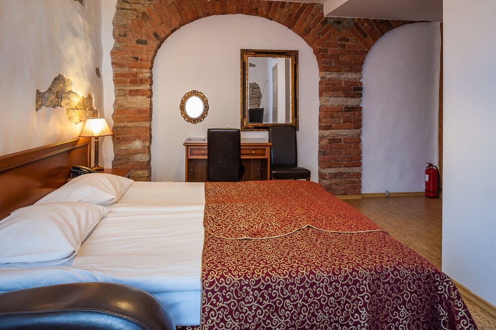 Standard Triple Room - Guestroom