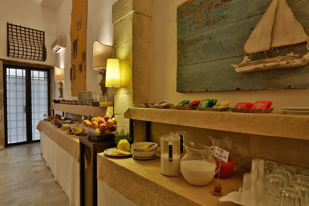 Hotel Lounge