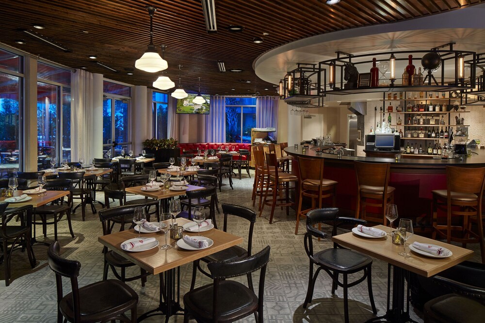 Hotel Bar