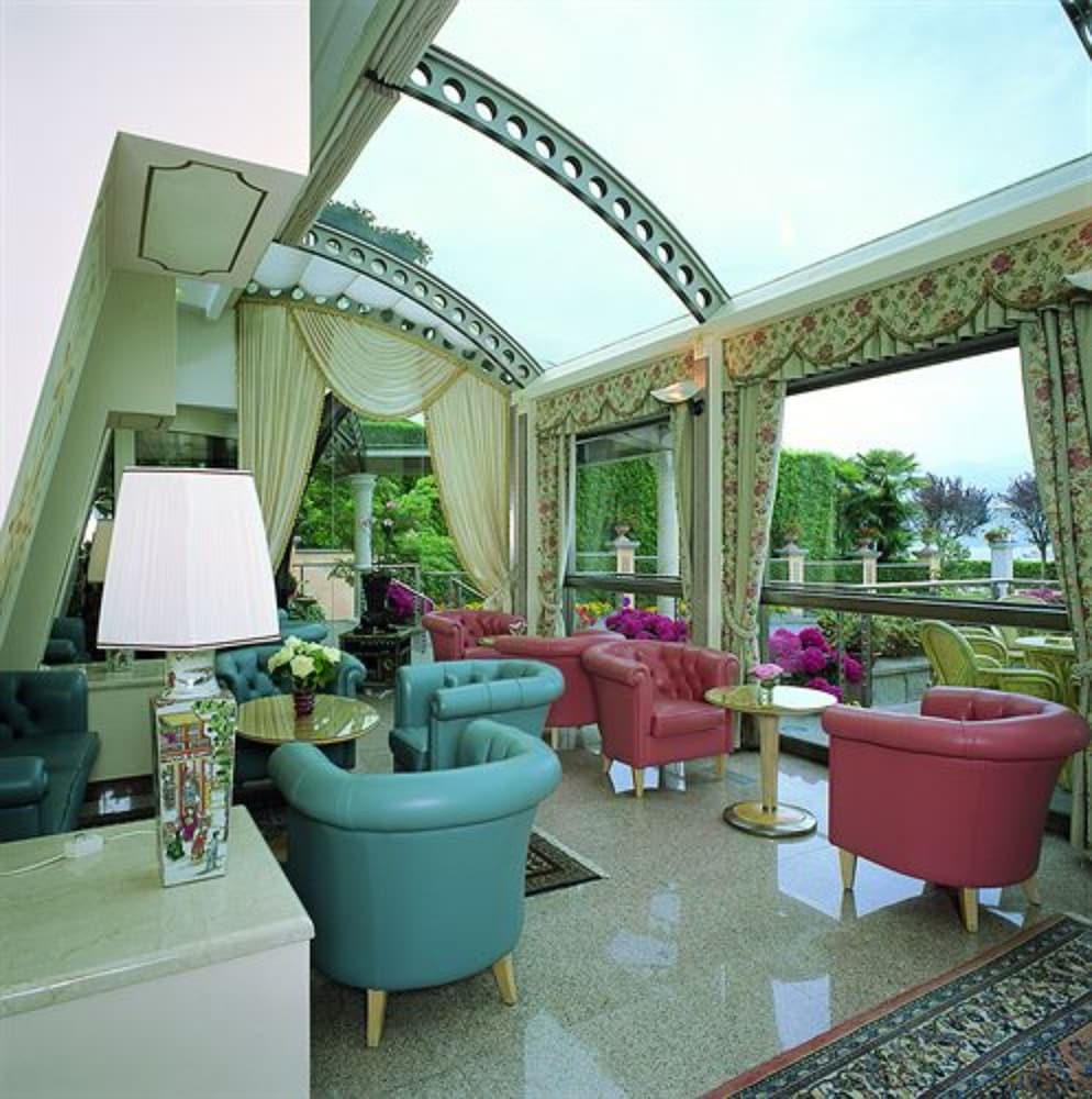 Hotel Lounge