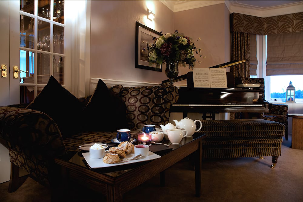 Hotel Lounge