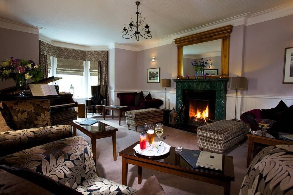 Hotel Lounge