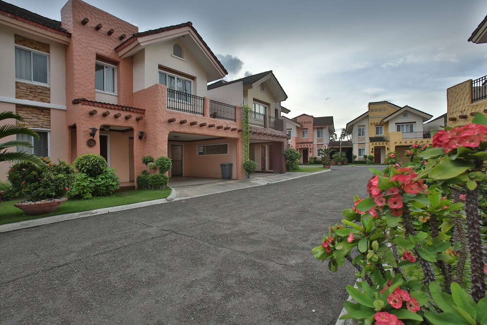 호텔 정면 (Three Bedroom Villa)