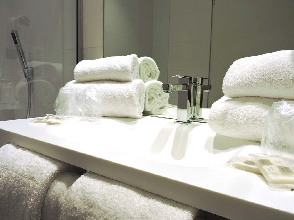 Family Suite, 1 Double Bed with Sofa bed - Bathroom