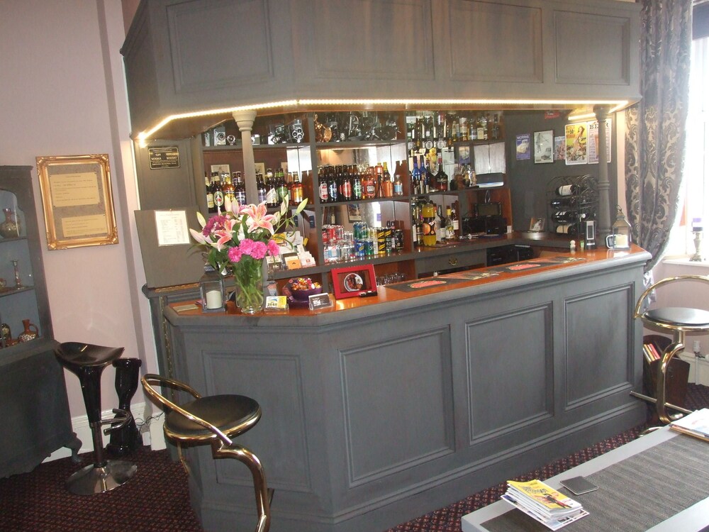 Hotel Bar