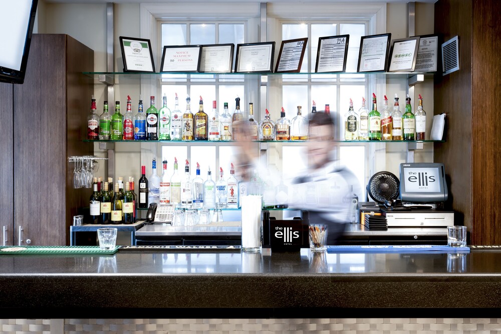 Hotel Bar