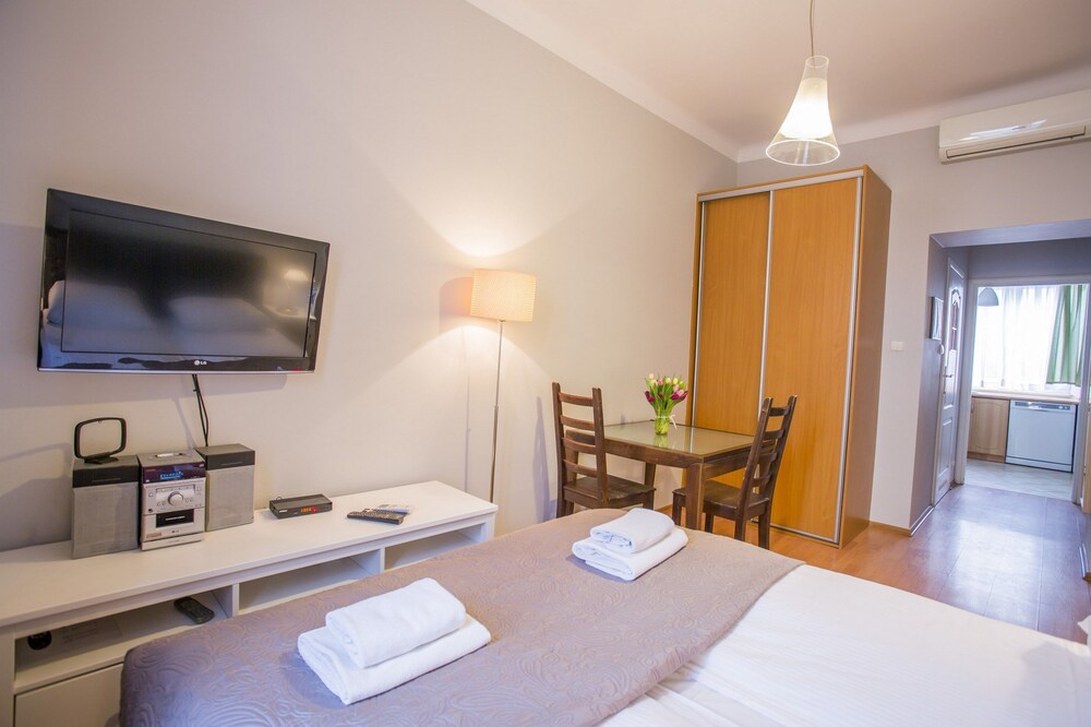 Standard Studio - Guestroom
