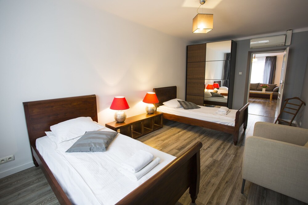 Premium Apartment, 2 Bedrooms - Guestroom