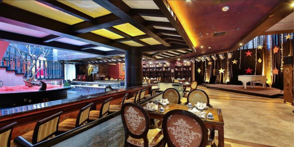Hotel Bar