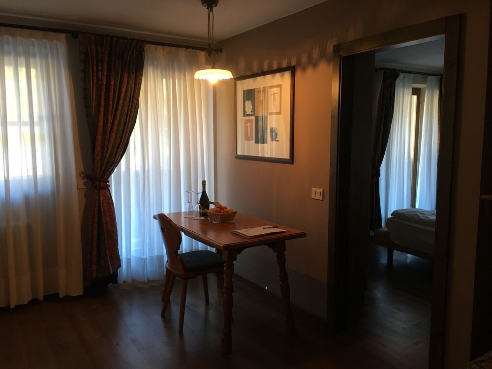 Camera (camera familiare superior per 3 persone con balcone)