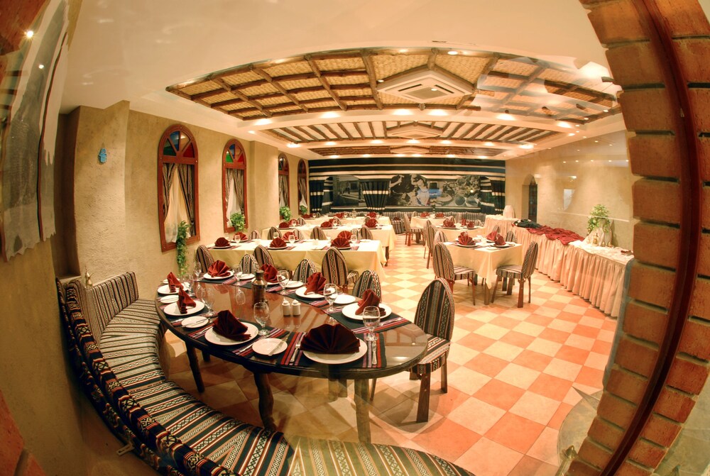 Food Court