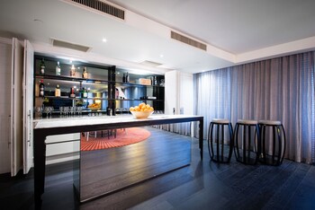Hotel Bar