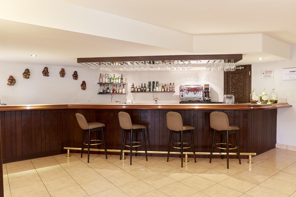 Hotel Bar