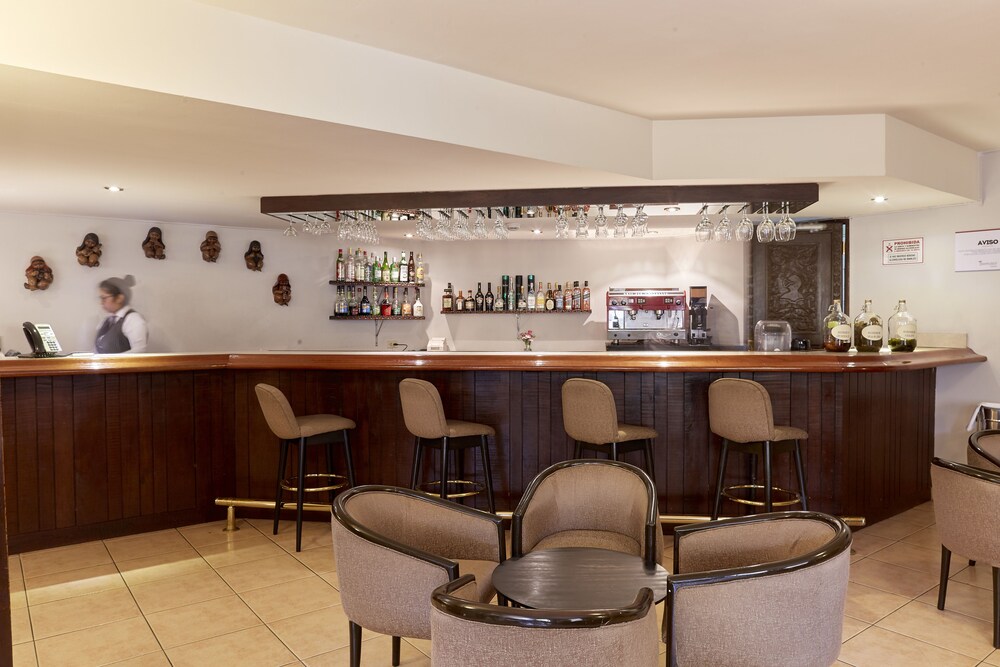 Hotel Bar