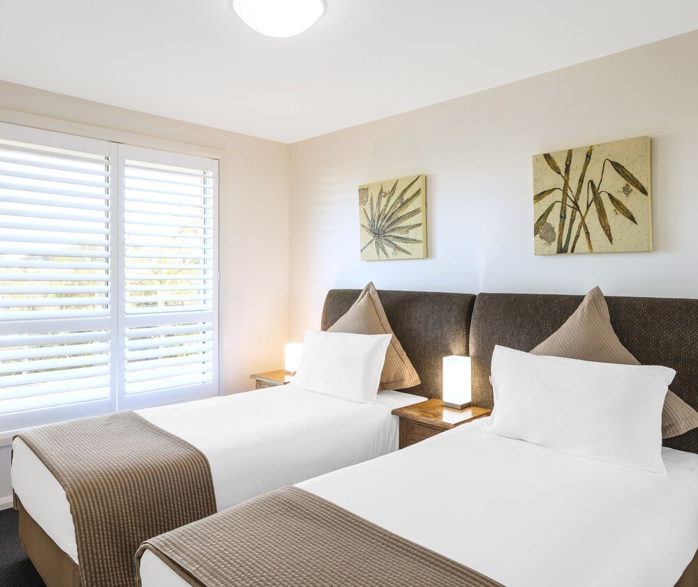 One Bedroom Swimout (No Housekeeping Service) - Guestroom