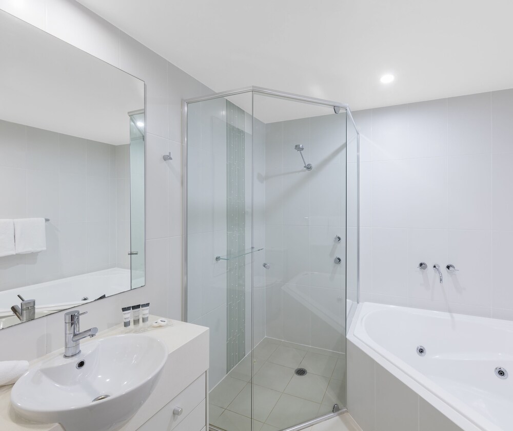 Two bedroom lagoon - Bathroom