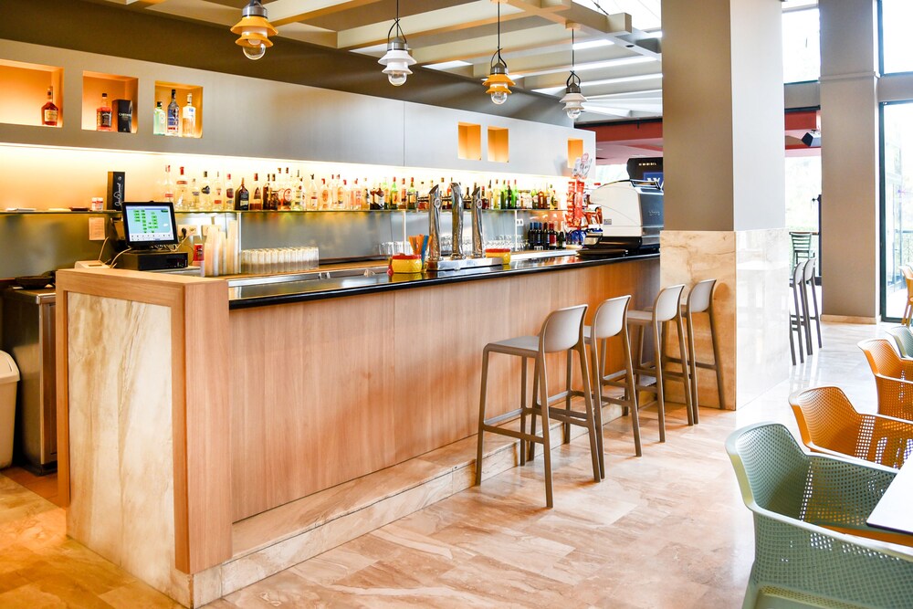 Hotel Bar