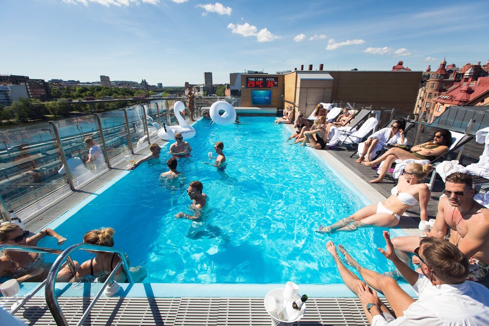 Piscine sur le toit