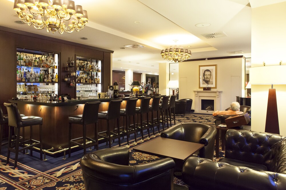 Hotel Bar