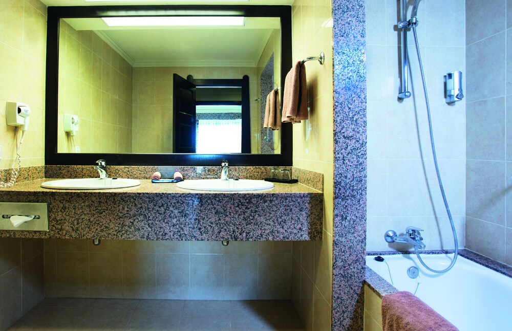 Bathroom, Riu Santa Fe All Inclusive