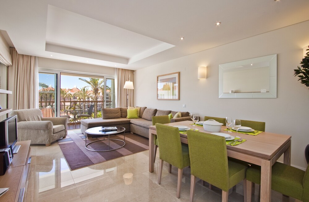Luxury Suite, 2 Bedrooms, Jetted Tub - Living Area