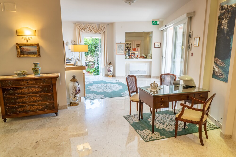 Concierge Desk