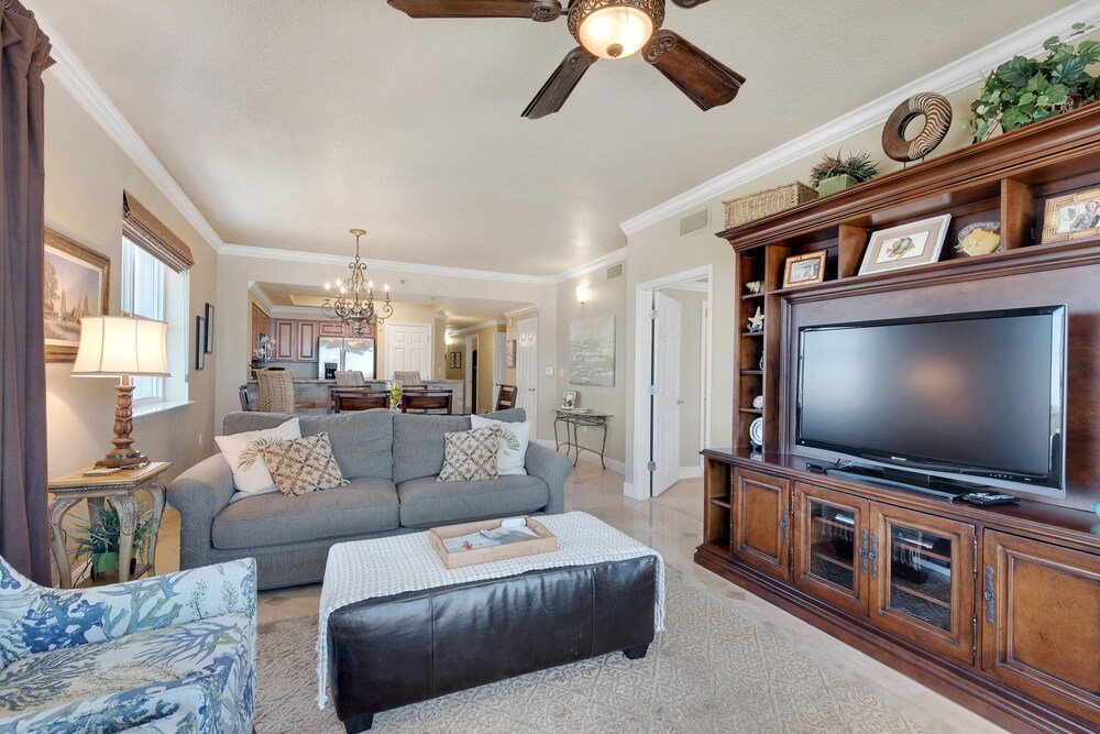 Condo, 3 Bedrooms, 3 Bathrooms, Partial View - Living Room