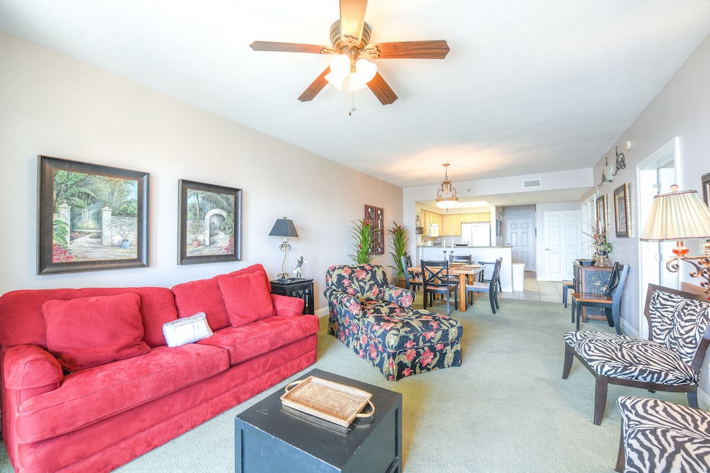 Deluxe Condo, 2 Bedrooms, 2 Bathrooms, Partial View - Living Room